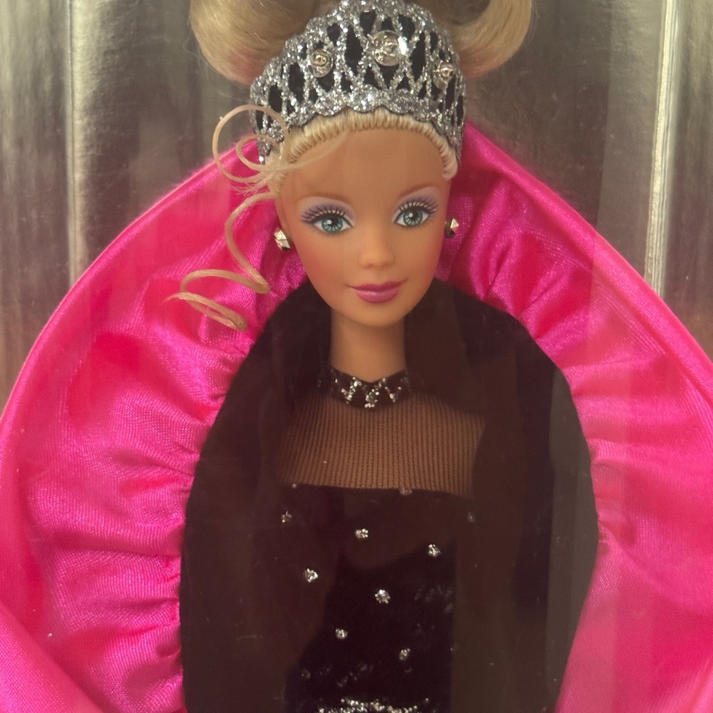 1998 Happy Holidays Barbie, special edition, in Black and Pink Gown
